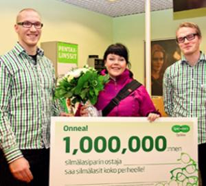 Mikkelissä myytiin miljoonas silmälasipari Mikkelissä myytiin miljoonas silmälasipari
