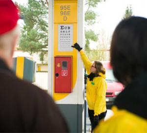 Moni suomalainen autoilija tarkastuttaa näkönsä liian harvoin Moni suomalainen autoilija tarkastuttaa näkönsä liian harvoin